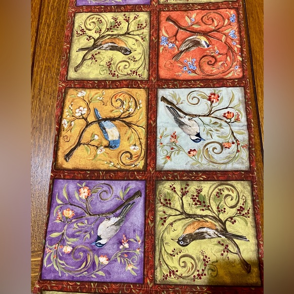 Table Runner w/Squares of Birds Different Color Backgrounds. Cotton Hand Made EC - Picture 9 of 16